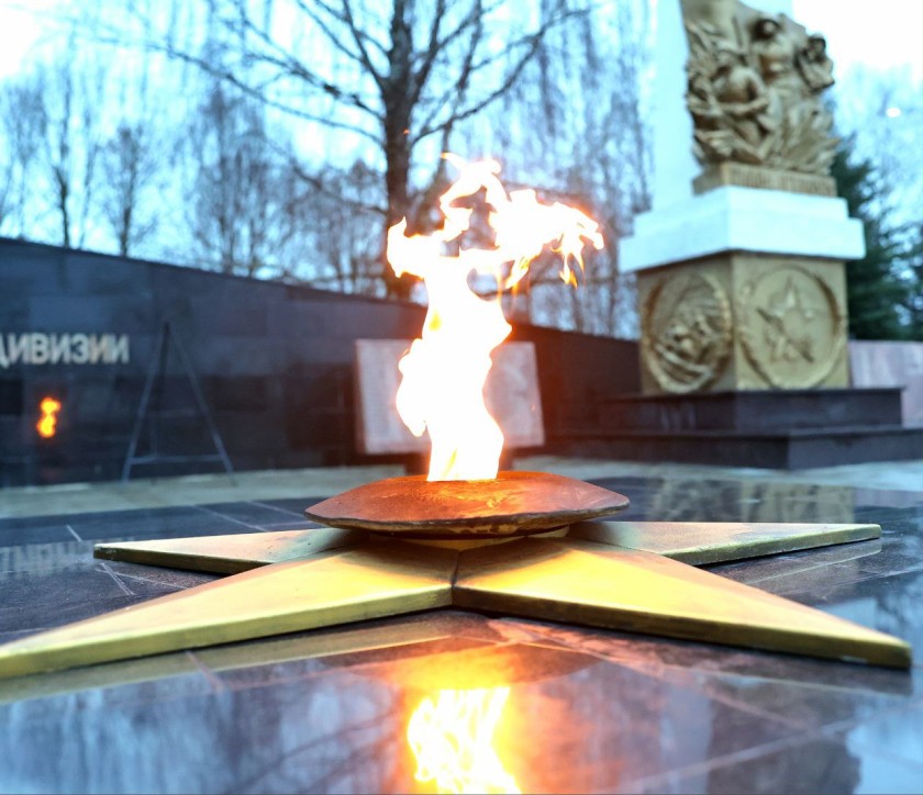 Дмитрий Волков возложил цветы к подножию мемориала «Рубеж обороны Москвы»