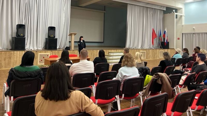 В Красногорске полицейские приняли участие в родительских собраниях