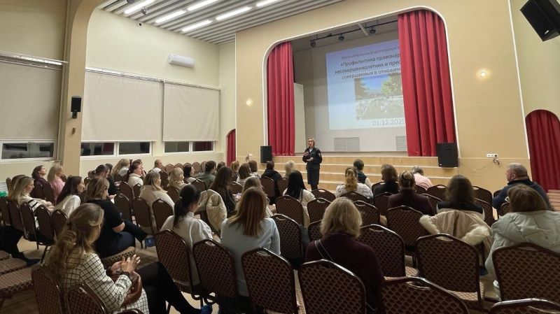 В Красногорске полицейские приняли участие в родительских собраниях