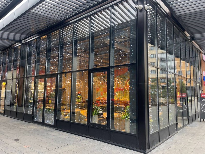 В Красногорске украшают объекты и сферы услуг торговли к Новому году