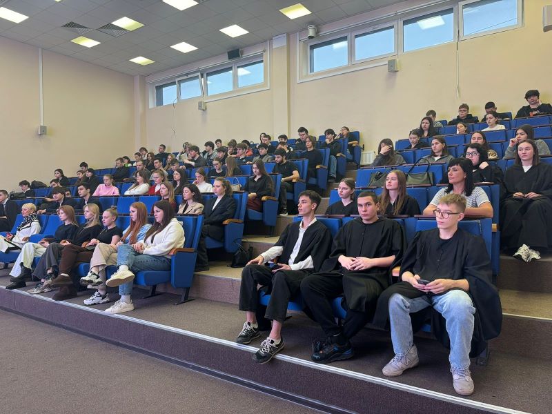 Сотрудники полиции в Красногорске рассказали студентам о профессии полицейского