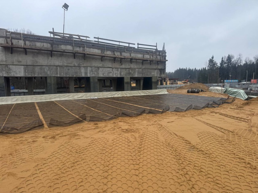 Завершено устройство свайного основания моста на дублере Пятницкого шоссе