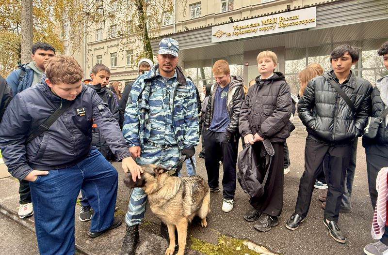 Полицейские и общественник в Красногорске провели акцию «Один день с полицией»