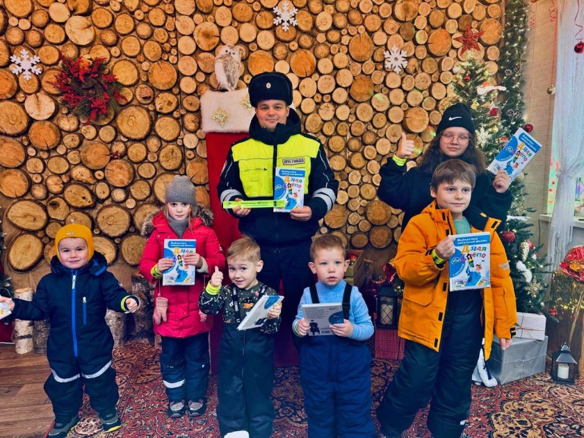 Юные участники дорожного движения обратились к Деду Морозу