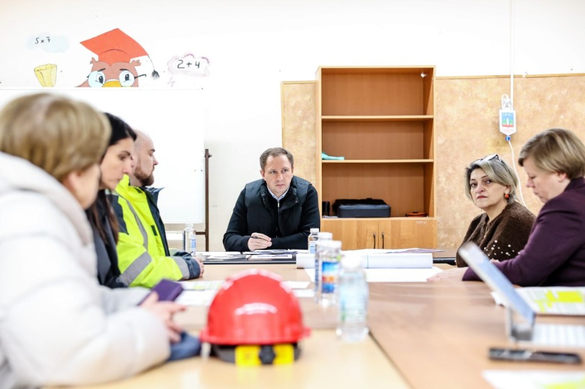 Дмитрий Волков провел выездной штаб на объекте капитального ремонта