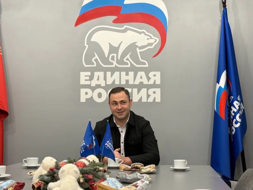 В Красногорском отделении партии «Единая Россия» прошла предновогодняя церемония вручения партийных билетов новым членам