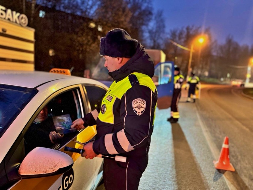 Уважаемые водители Подмосковья! Наступили входные ! Планируя поездки за город, помните о безопасности на дорогах!