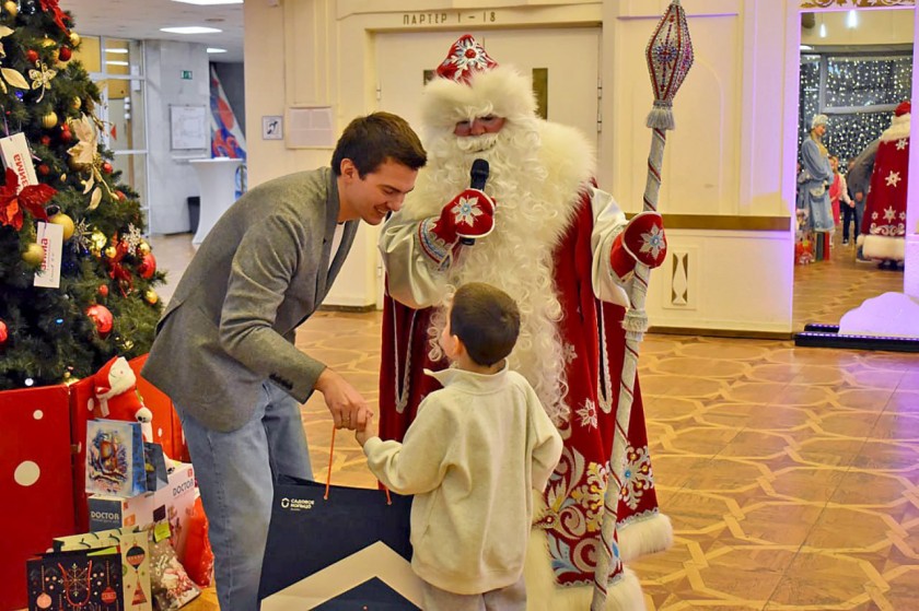 В Красногорске продолжается благотворительная акция «Ёлка желаний»