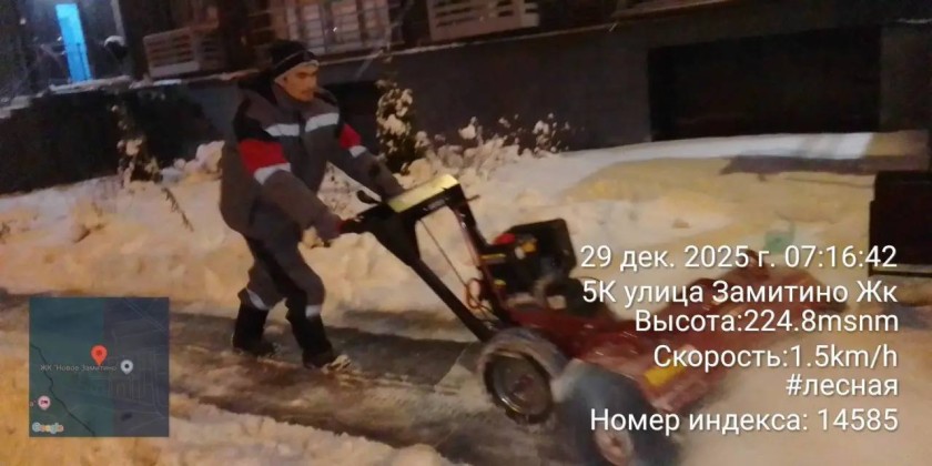 В Красногорске коммунальные и дорожные службы работают над ликвидацией последствий продолжительного снегопада. В уборке задействованы свыше 1100 работников служб и более 300 единиц техники