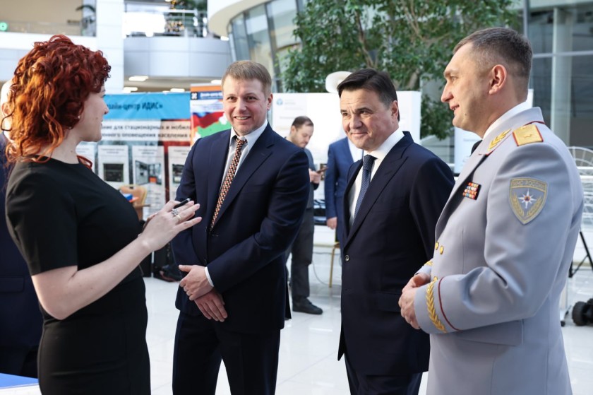 В Подмосковье вручили государственные и региональные награды спасателям в честь 35-летия МЧС России