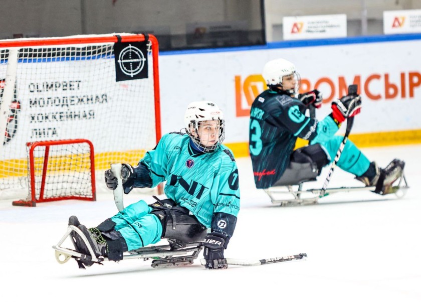 Дмитрий Волков принял участие в акции «Елка желаний» на Арене им. В.В. Петрова