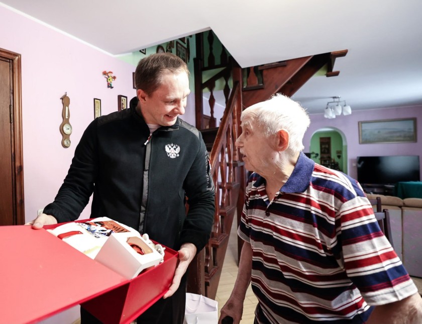 Дмитрий Волков поздравил с наступающим Новым годом и светлым праздником Рождества Христова участника Великой Отечественной войны – Николая Кузьмича Воротилина