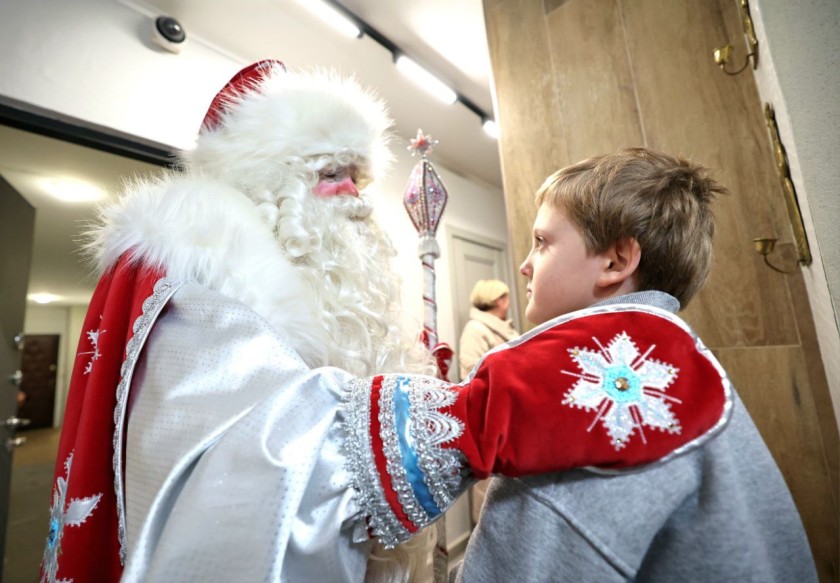 Дмитрий Волков в преддверии Нового года навестил юного героя – 10-летнего Глеба