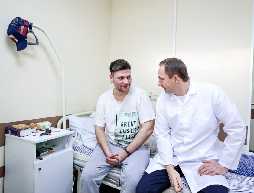Дмитрий Волков навестил в госпитале им. Вишневского Героев-бойцов