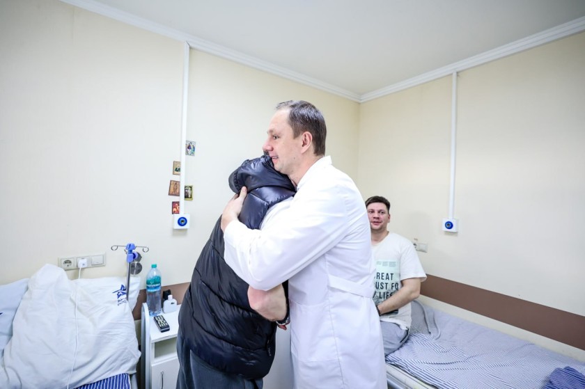 Дмитрий Волков навестил в госпитале им. Вишневского Героев-бойцов