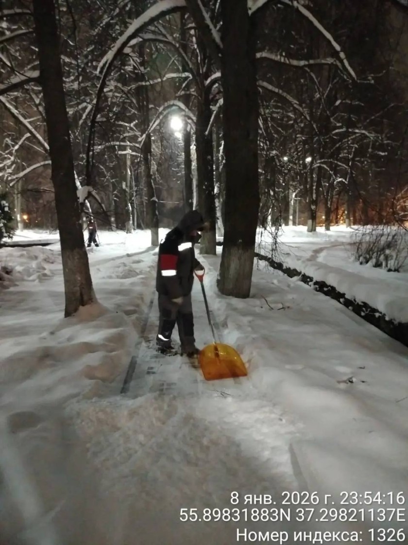 Пока город спит, на улицах кипит работа: городские коммунальные службы вышли  на уборку