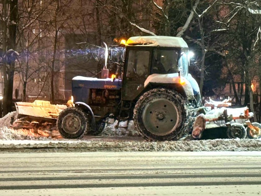Красногорск борется с последствиями снегопада: с прошлой ночи все службы перешли на круглосуточный график работы