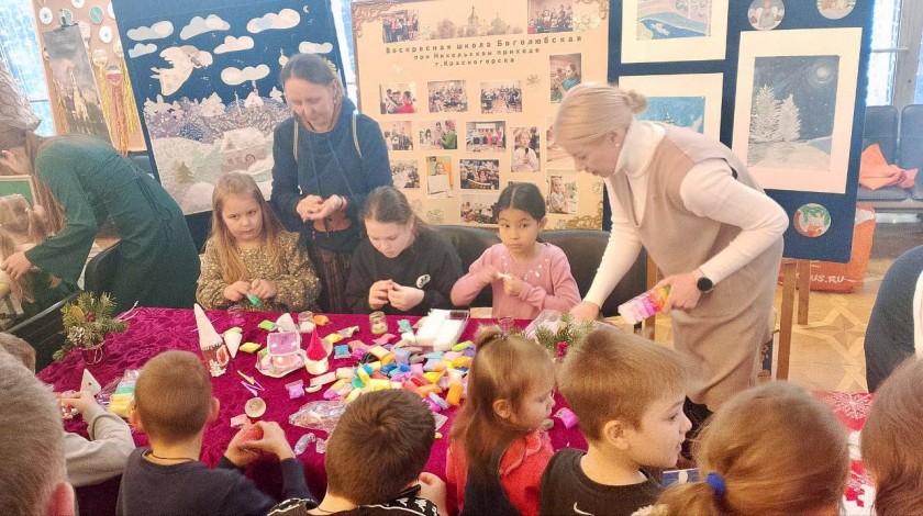 Во Дворце культуры «Подмосковье» прошёл фестиваль «Огни Рождественской ёлки»