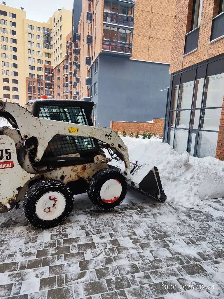 В Красногорске продолжается работа по ликвидации последствий снегопада. Основной приоритет - расчистка дорожно-тротуарной сети, дворов и общественных территорий