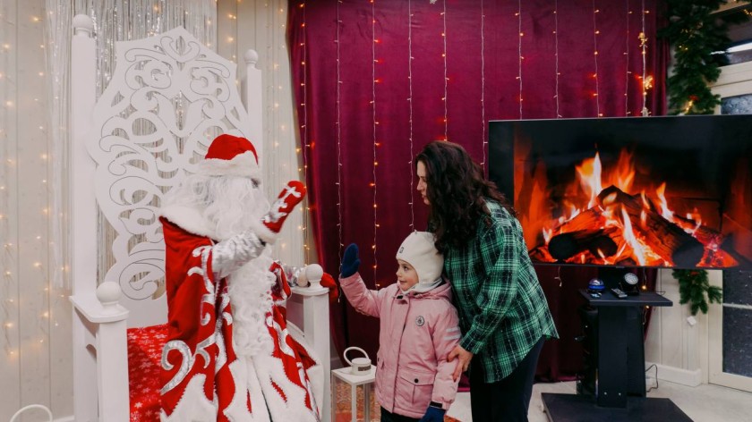 Более 300 маленьких жителей округа пришли в гости к Деду Морозу в Новогодние каникулы