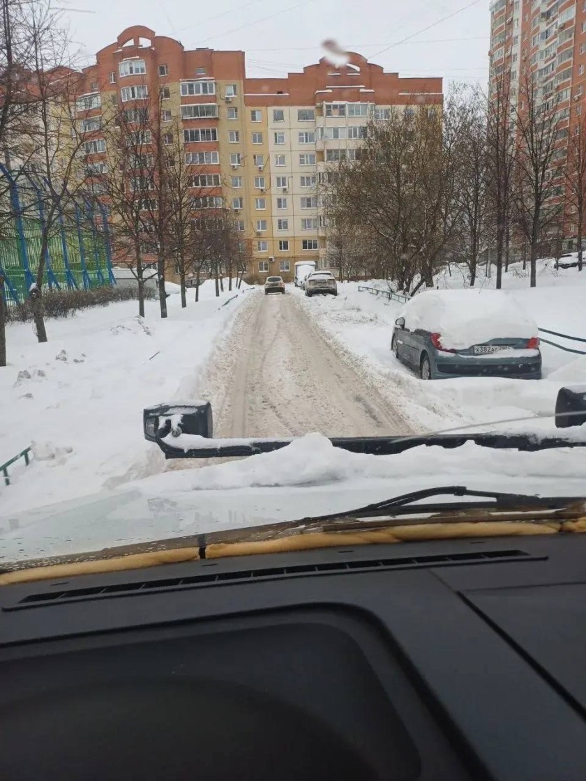 На территории городского округа Красногорск продолжается масштабная уборка снега