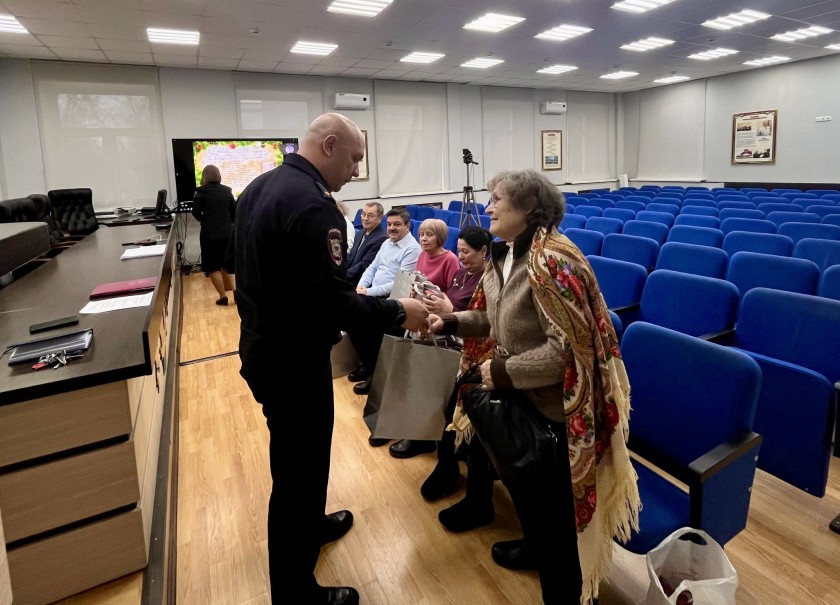 Начальник УМВД России по г.о. Красногорск поздравил вдов и родственников сотрудников, погибших при исполнении служебных обязанностей с наступившими праздниками