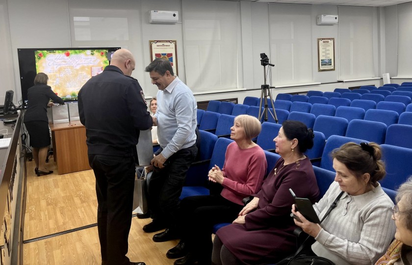 Начальник УМВД России по г.о. Красногорск поздравил вдов и родственников сотрудников, погибших при исполнении служебных обязанностей с наступившими праздниками