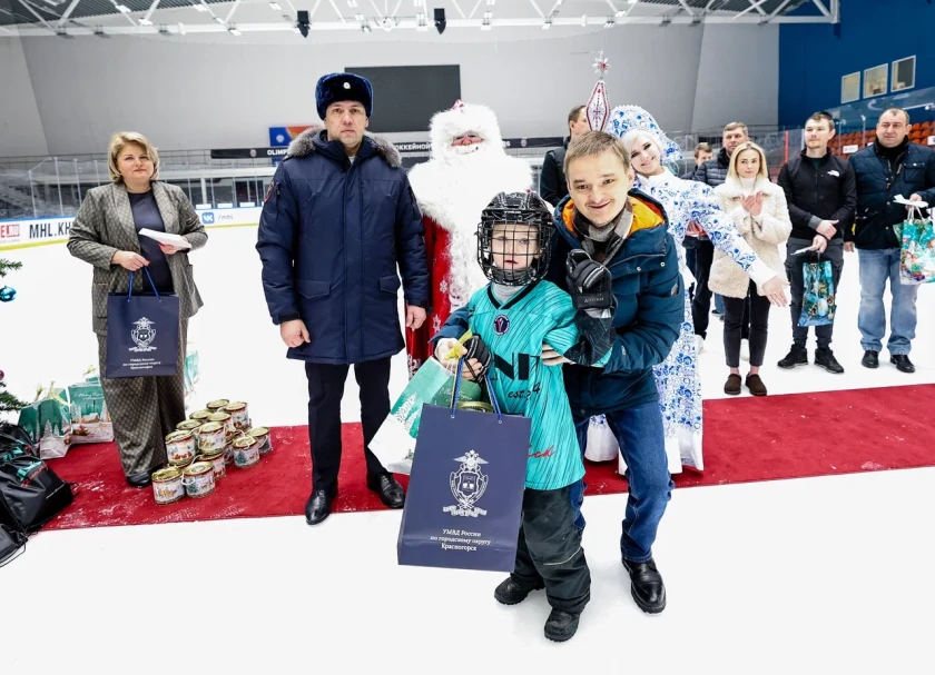 Начальник УМВД России по г.о. Красногорск принял участие в акции «Ёлка желаний»