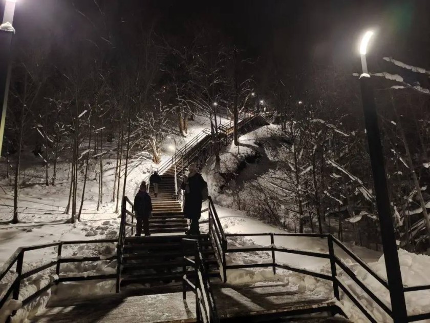 На Патриаршем подворье храма великомученика Димитрия Солунского в селе Дмитровское отмечают православный праздник Крещения Господня 