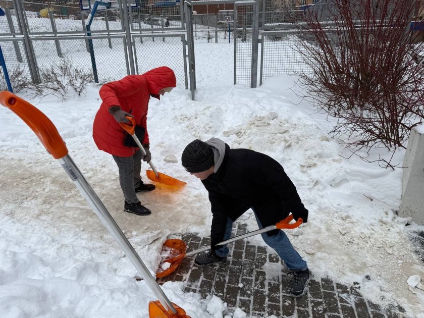 Снежный субботник в Красногорске продолжается
