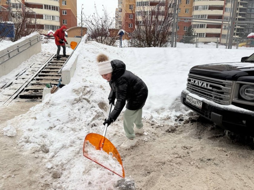 Снежный субботник в Красногорске продолжается