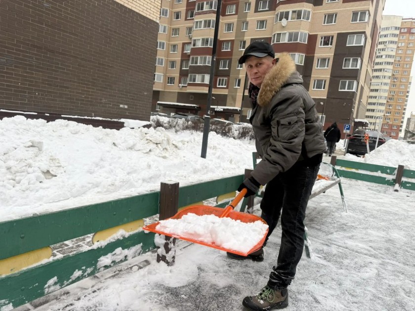 В субботнике также приняли участие представители управления образования