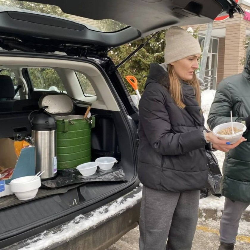 Подкрепиться и восстановить силы участникам субботников в Красногорске помогла горячая, ароматная каша