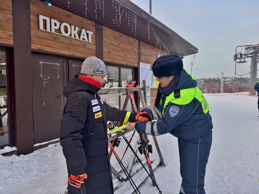 В зимний период на территории округа сотрудники Госавтоинспекции проводят ряд профилактических мероприятий по установлению мест небезопасных детских забав, которые могут привести к дорожно-транспортным происшествиям и получению травм несовершеннолетними