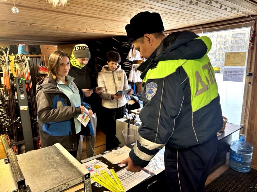 В зимний период на территории округа сотрудники Госавтоинспекции проводят ряд профилактических мероприятий по установлению мест небезопасных детских забав, которые могут привести к дорожно-транспортным происшествиям и получению травм несовершеннолетними