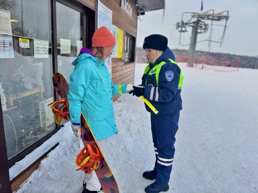 В зимний период на территории округа сотрудники Госавтоинспекции проводят ряд профилактических мероприятий по установлению мест небезопасных детских забав, которые могут привести к дорожно-транспортным происшествиям и получению травм несовершеннолетними