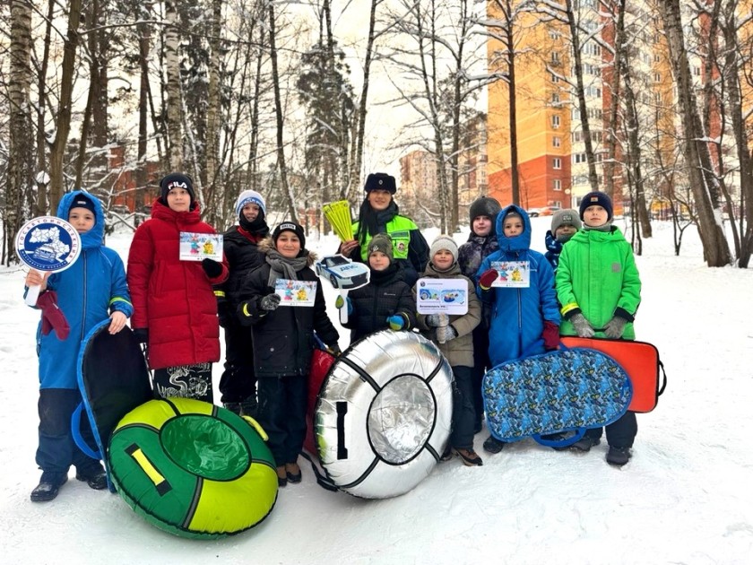 В зимний период на территории округа сотрудники Госавтоинспекции проводят ряд профилактических мероприятий по установлению мест небезопасных детских забав, которые могут привести к дорожно-транспортным происшествиям и получению травм несовершеннолетними