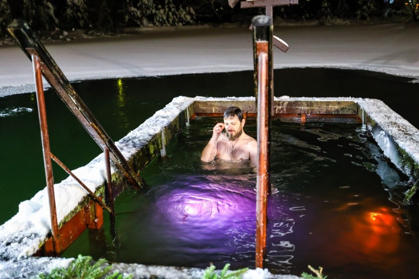 Почти 9 тысяч верующих посетили храмы на Крещение в Красногорске