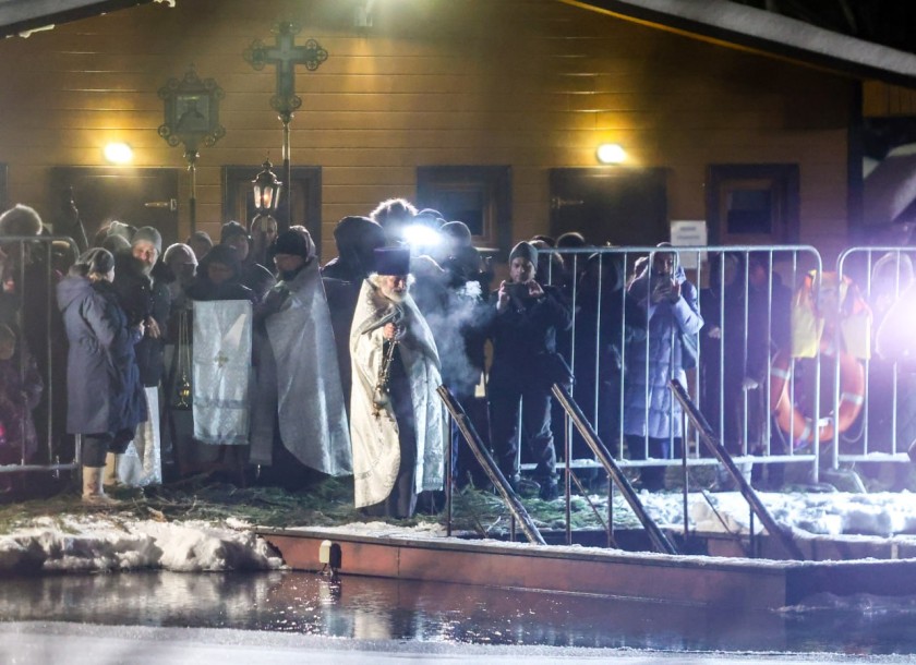 Почти 9 тысяч верующих посетили храмы на Крещение в Красногорске