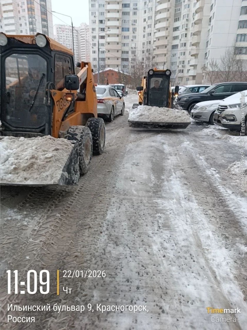 Коммунальные и дорожные службы Красногорска продолжают работу в режиме повышенной готовности