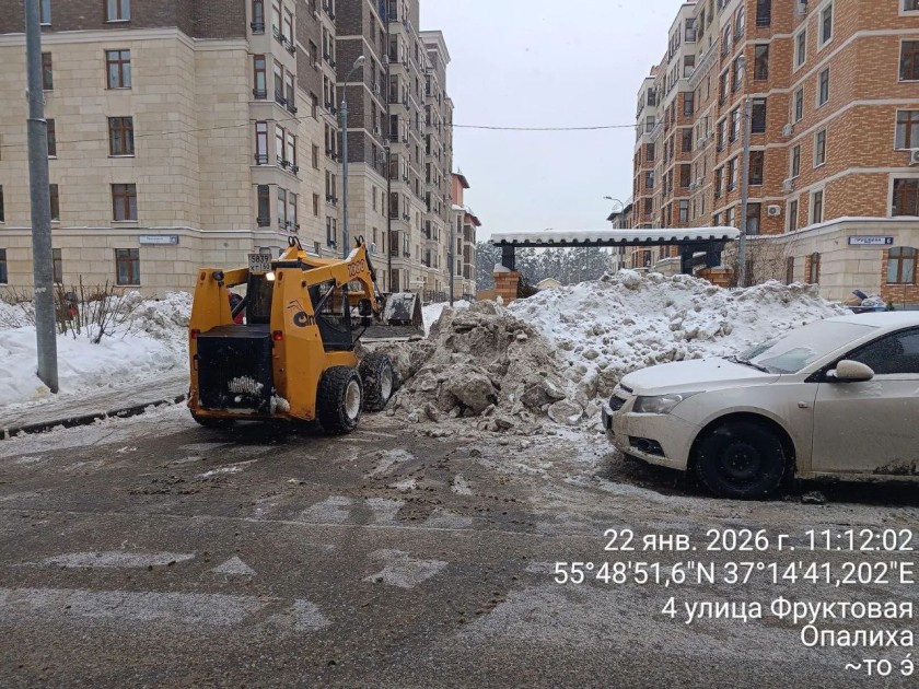 Коммунальные и дорожные службы Красногорска продолжают работу в режиме повышенной готовности