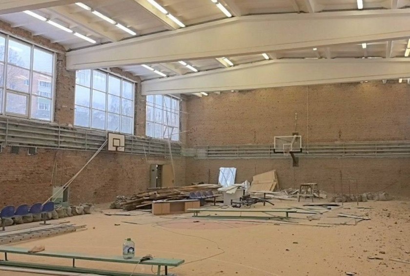 В Красногорске на Пионерской улице продолжается капитальный ремонт спортшколы олимпийского резерва по баскетболу
