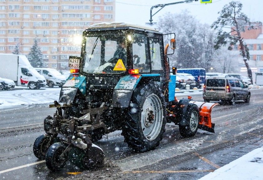Более 1,7 тысячи коммунальщиков и свыше 360 единиц техники готовы к новому циклону в Красногорске