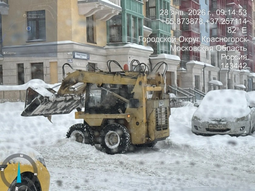 В Московской области и Красногорске в частности продолжается борьба со стихией: таких сильных снегопадов, какие накрыли регион в последние двое суток, не было уже 30 лет