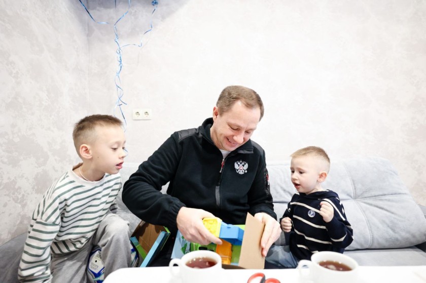 Дмитрий Волков навестил семью Героя, вернувшегося со спецоперации