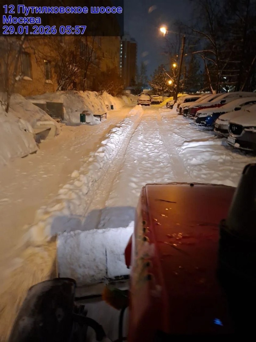 Снегопад не прекращается, как и работа дорожных и коммунальных служб