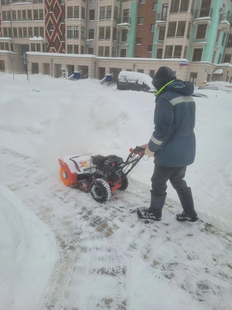 Снегопад не прекращается, как и работа дорожных и коммунальных служб