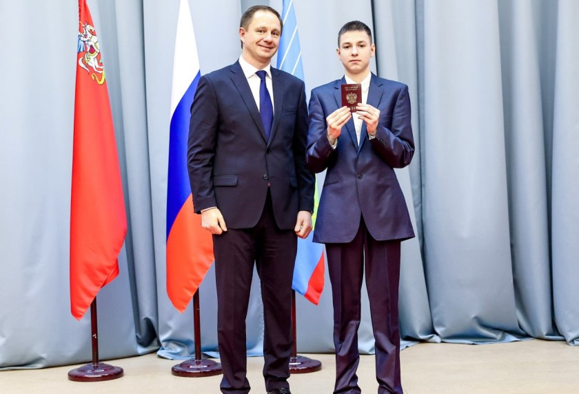 Дмитрий Волков вручил первые паспорта юным красногорцам