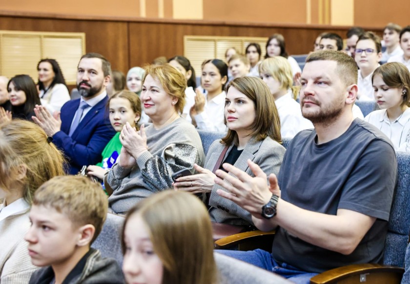 Дмитрий Волков вручил первые паспорта юным красногорцам