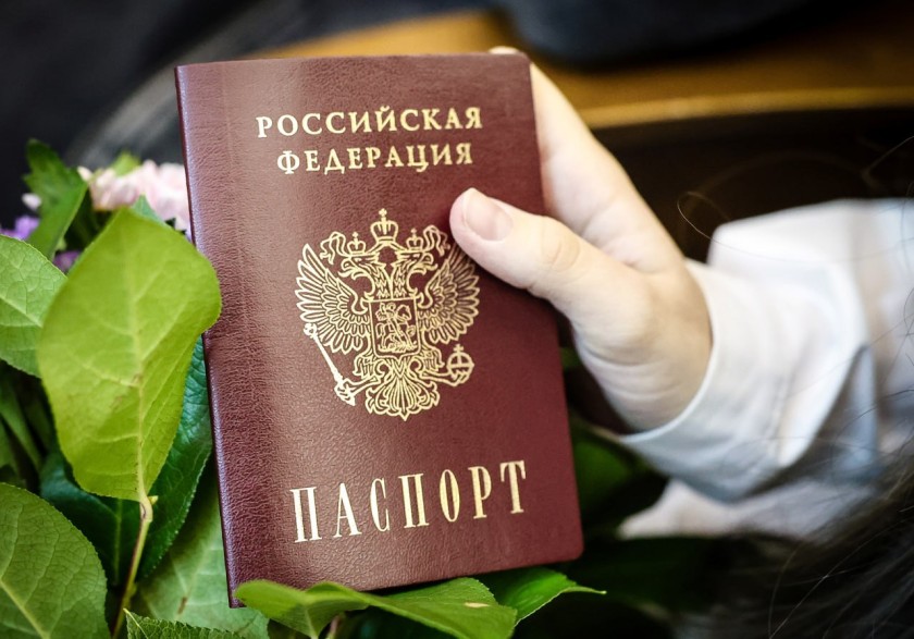 Дмитрий Волков вручил первые паспорта юным красногорцам